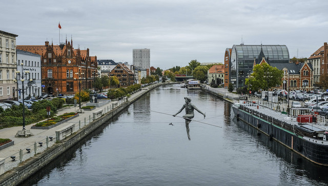 靠经济增长赢民心，拿下议会选举的波兰执政党还要解答这道难题