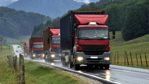 【口述】我有22辆大货车：不超载我三年没赚到钱，但我的员工都平安