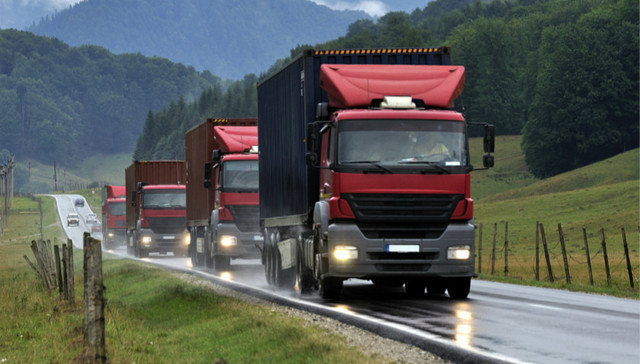 【口述】我有22辆大货车：不超载我三年没赚到钱，但我的员工都平安