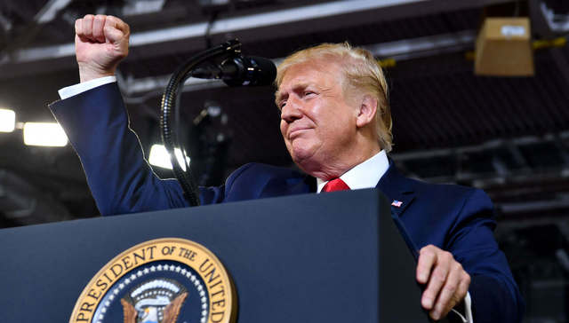 特朗普宣布制裁土耳其多名部长，暂停1000亿美元贸易协议谈判