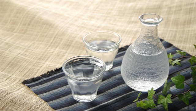 北上资金逆市净流入超36亿，白酒股霸占主力热买榜前三