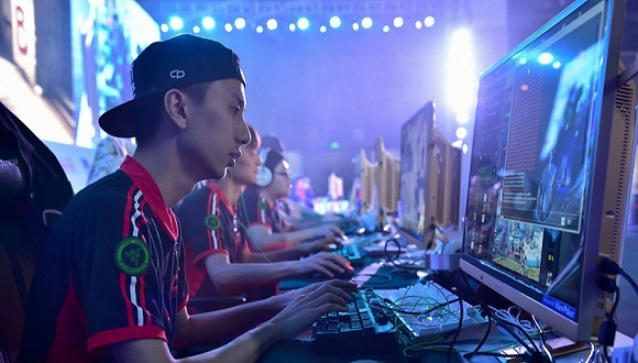 让《英雄联盟》再火10年，这是手游的意义吗?