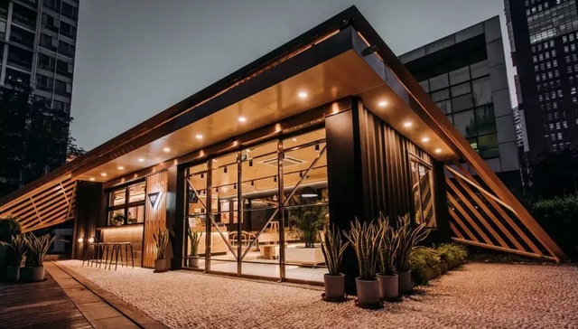 鱼眼咖啡改造了一座旧建筑，开了一家社区深处的“概念店”