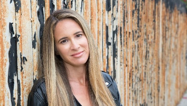 当推特与电邮进入小说：网络如何改变了我们的语言和社交？