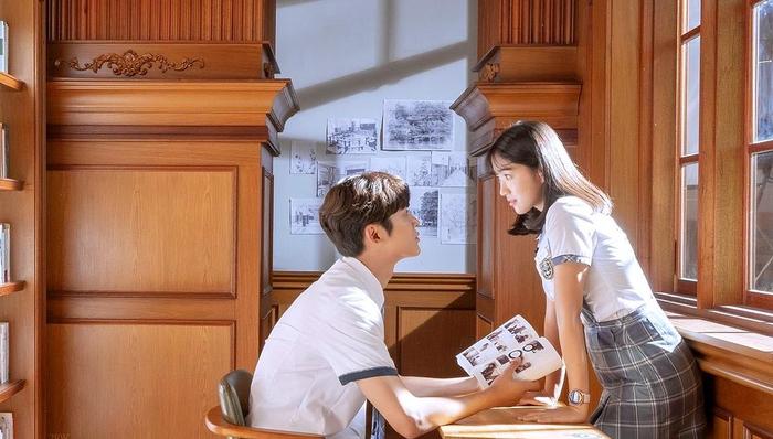 【个人意见】《偶然发现的一天》：用玛丽苏和穿越的老梗制造新梦境