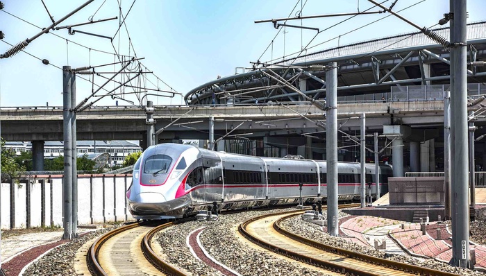 前三季度全国铁路旅客发送量28.07亿人次，同比增长9.4％