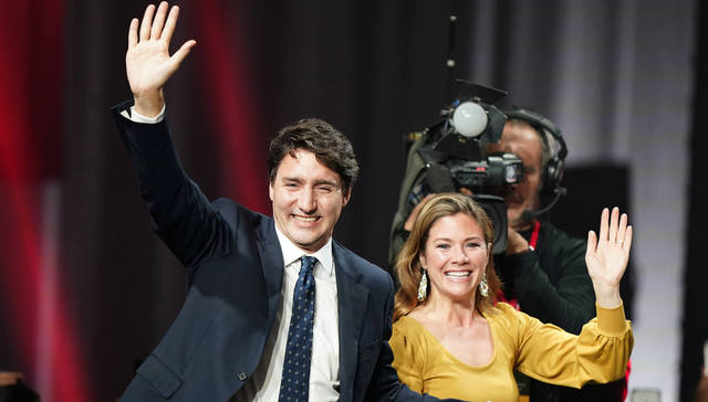 特鲁多连任加拿大总理，但四年来留下的争议让他风光不比从前