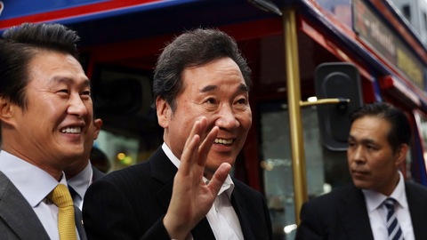 见过日本天皇后，韩国总理将向安倍转交文在寅亲笔信