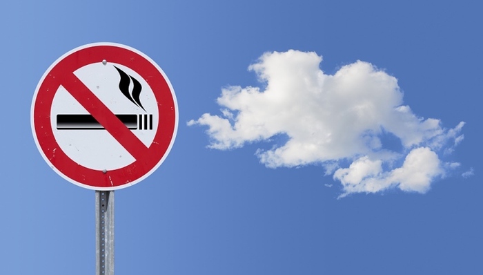 全国首例室内控烟案进入审理阶段，应该设立吸烟室吗？