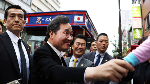 韩总理面见安倍转交总统亲笔信，一致认为应摆脱关系困境