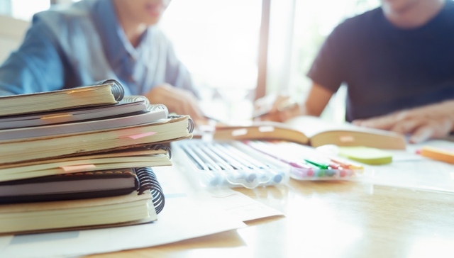 暗礁,未成年人教育,培训合同,霸王条款,合同内容,培训市场,合同履行,合同范本,合同约定,合同条款