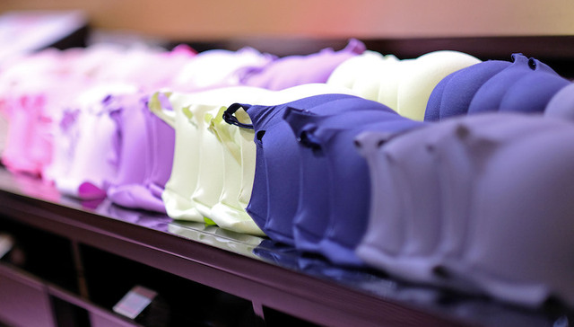 【当日质检】警方查获中国最大假维密仓库， 清点货品花费9小时