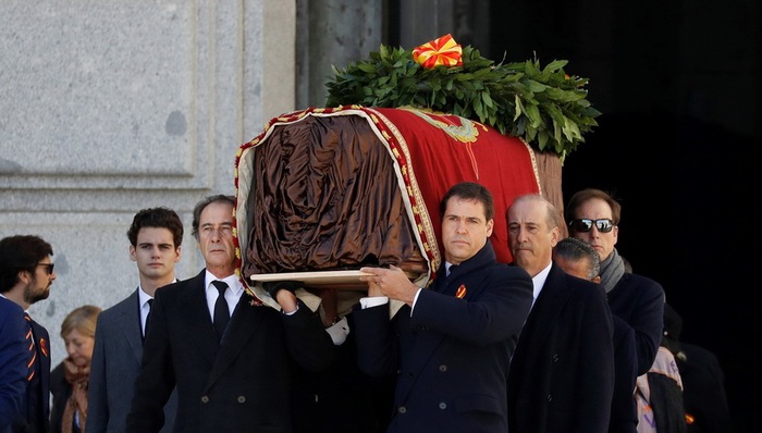 弗朗哥,烈士谷,西班牙工人社会党,棺木,1975年,西班牙国家,视频,右翼分子,桑切斯,图片来源