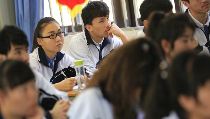 课堂行为,哈佛,Netflix,人脸识别技术,华尔街日报,上课,浙江省教育厅,专注力,BrainCo