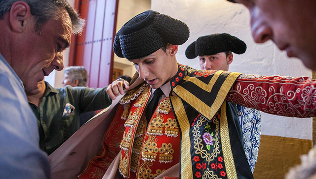 正式的斗牛是一场悲剧，而不是一项运动，并且公牛是一定要被杀的