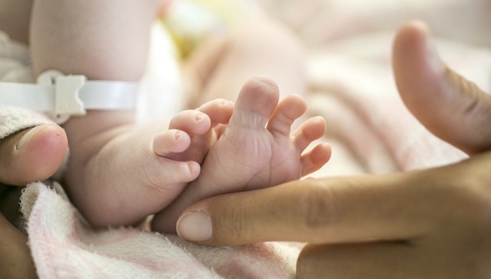 67岁高龄产妇或面临超生罚款？专家：与老年人权益保障法不符