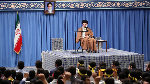 伊朗人质事件40周年，哈梅内伊誓不与美对话：有些人幼稚了