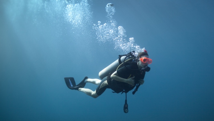 大学同学谈印尼潜水失踪者覃某涛：很喜欢潜水，朋友圈里都是潜水的照片”