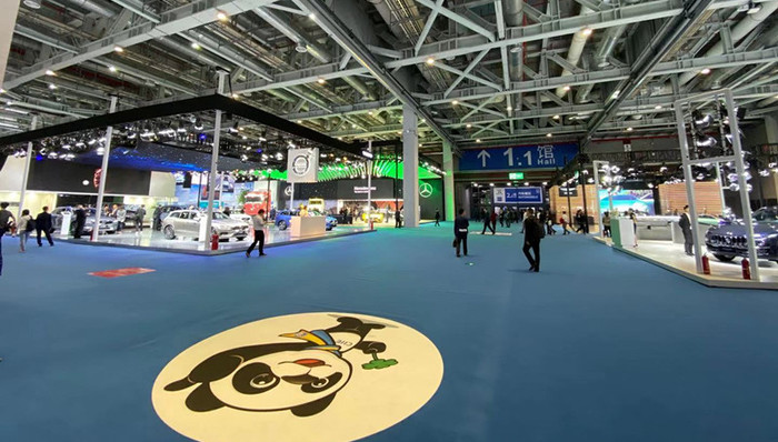 “增强现实显示”挡风玻璃亮相进博会，未来出行有这些看点