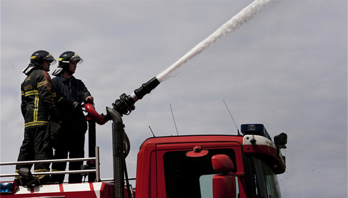 直通部委|应急管理部：消防员干满12年政府安排工作 人社部取消学校在读证明等42项证明材料