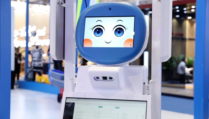 进博会服贸展区“无人天团”背后：科技让服务贸易更智能