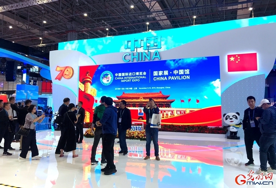 逛逛进博会丨国产大飞机、载人潜水器……来中国馆体验“上天入海”“云上生活”