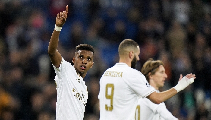 【体育早报】欧冠皇马6-0狂胜土超豪门 CBA北京击退山东获两连胜