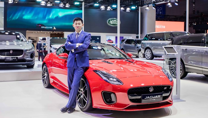 我们和刚加入16个月的于钧瑞，聊了聊替捷豹路虎管钱这件事