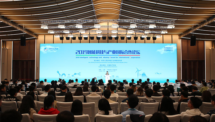 智能科技不再是“独行侠”，正由学术界和产业界双轮推进