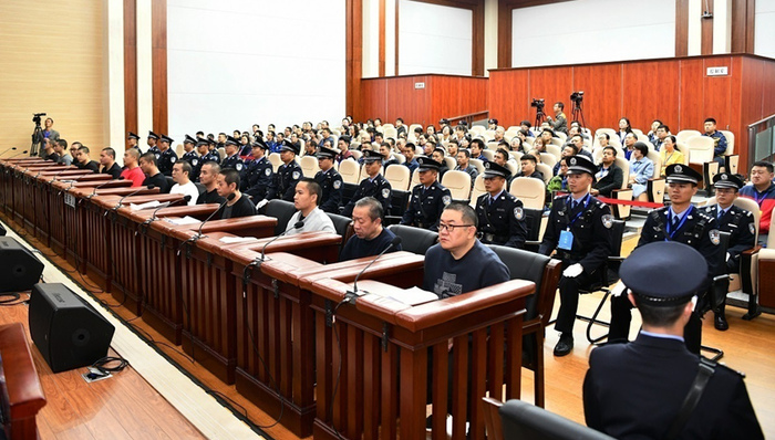 孙小果出狱后组织、领导黑社会性质组织等犯罪一案公开开庭审理