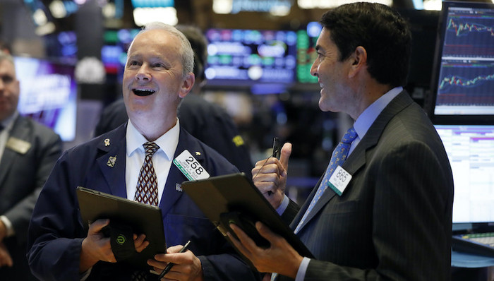 【天下头条】布隆伯格考虑重新投入总统竞选 贸易进展拉升美股道指再创历史新高