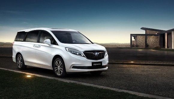 别克GL8二度护航进博会，卓越品质向世界展现品牌自信