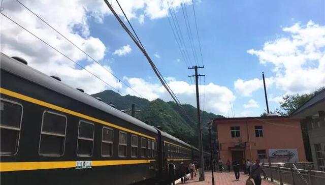 票价,贫困县域,公益慢火车,列车,幸福乡村号,小慢车,出行,人民铁道,就医,外出务工