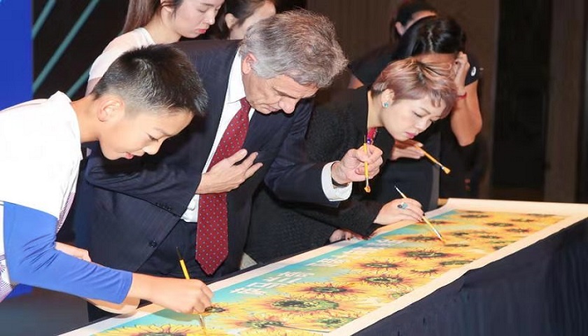 萨马兰奇牵手亚瑟士，支持2019中国高中足球锦标赛