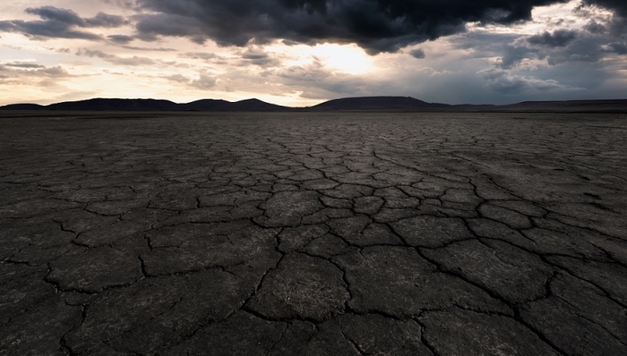 【快评】腾格里沙漠再现污染，凸显污染防治战任重道远