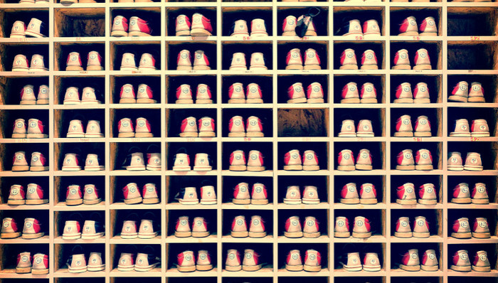 “双11”盲盒、球鞋爆火背后，隐秘的“二手”江湖