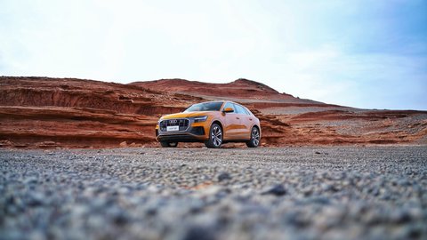 奥迪在朋友圈给英菲尼迪打了个广告，腾讯广告致歉