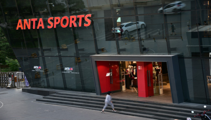 【解读】收购Amer Sports未满一年，安踏为何低价出售股权给“自己人”？