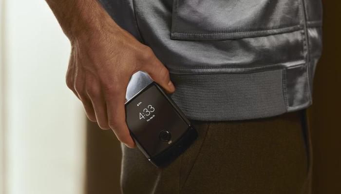 快看 | 联想发布摩托罗拉Razr折叠屏手机