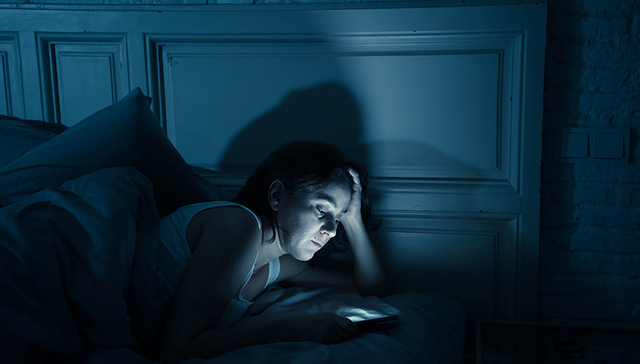 蓝光并不是眼睛疲劳和睡眠不足的主要原因