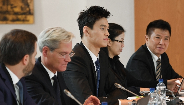 孙杨听证会回忆“拒检”之夜：检测人员身份存疑，保安砸掉血样瓶子