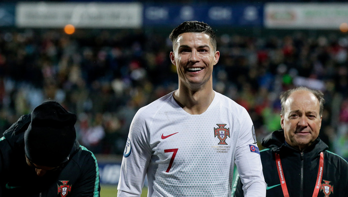 【体育早报】欧预赛C罗破门葡萄牙晋级  西西帕斯首夺ATP总决赛冠军