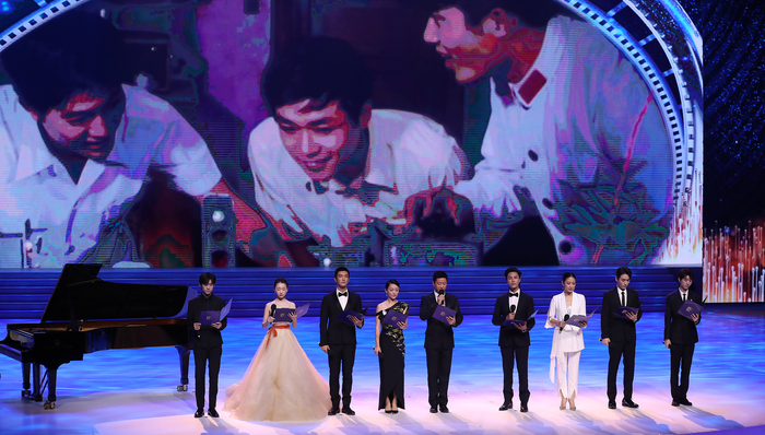 【文娱早报】金鸡百花电影节开幕，现场宣布金鸡奖将每年评选