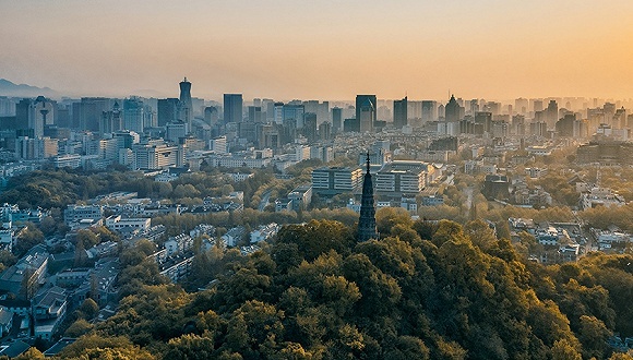 杭州地价下降，本地房企滨江和德信上阵捡漏