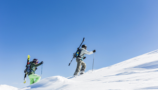 国外滑雪场的中国年轻人，迷恋的不止是速度与激情