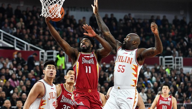 CBA争议判罚的背后，我们看到了什么？