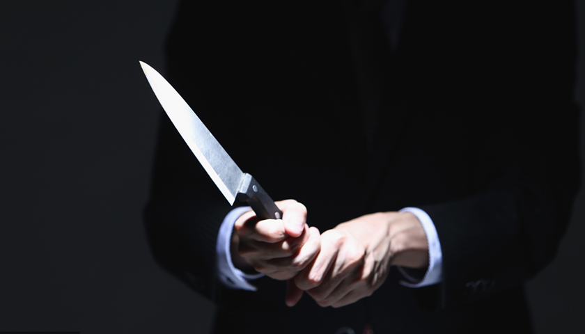 厦门某小区外一女子被杀，嫌疑人当场自杀