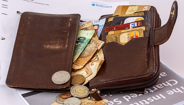 2008年金融危机后，美国家庭的贫富差距怎样拉开的？