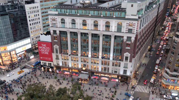 强风暴来袭，梅西百货的这个购物季有点悬