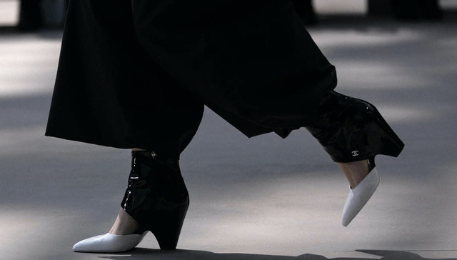 是日美好事物|CHANEL全新淑女鞋复古又帅气，007同款欧米茄腕表套组